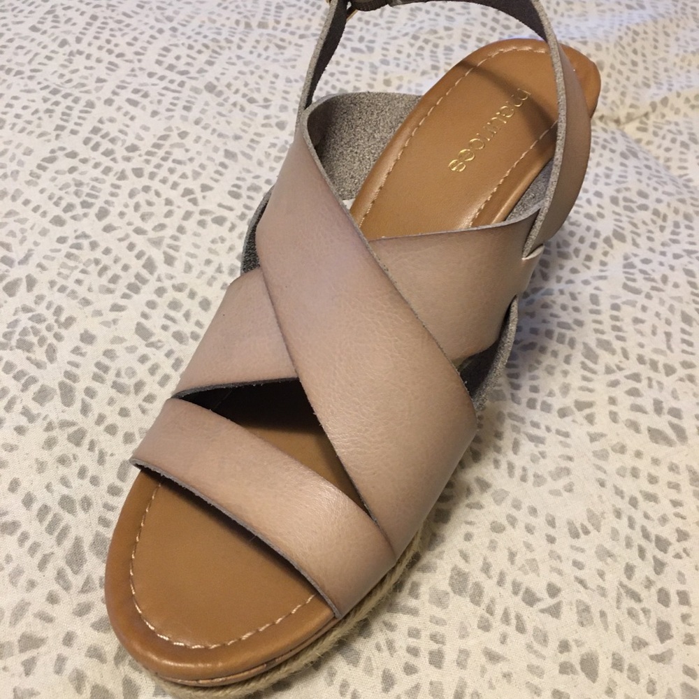 Maurices wedge sandal size 8